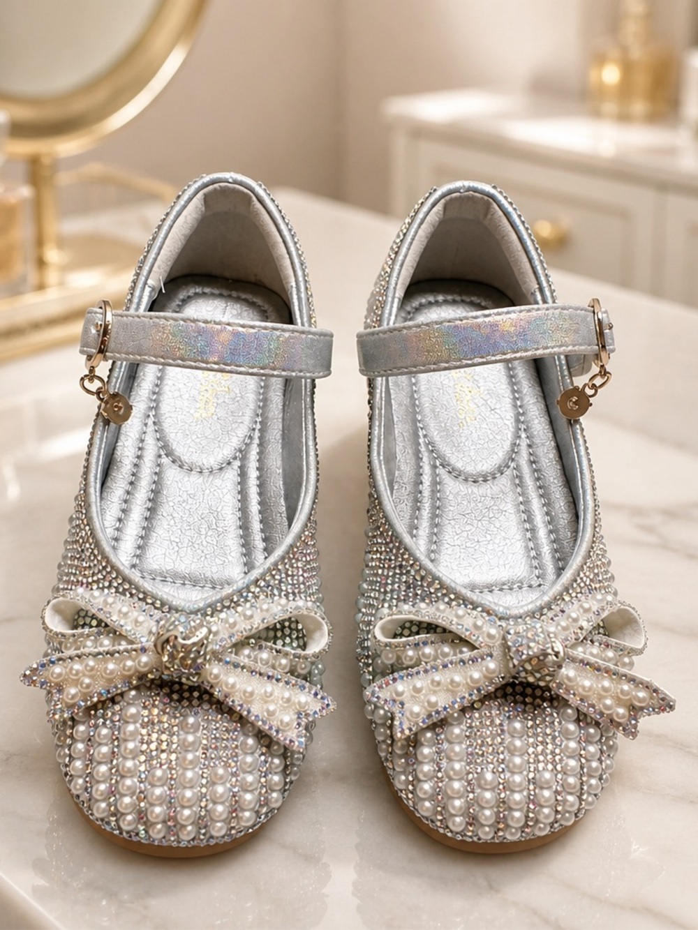 NWOB Doe a Dear Little Girls Pearl & Rhinestone Flat Shoes Bows  - Size 11.5